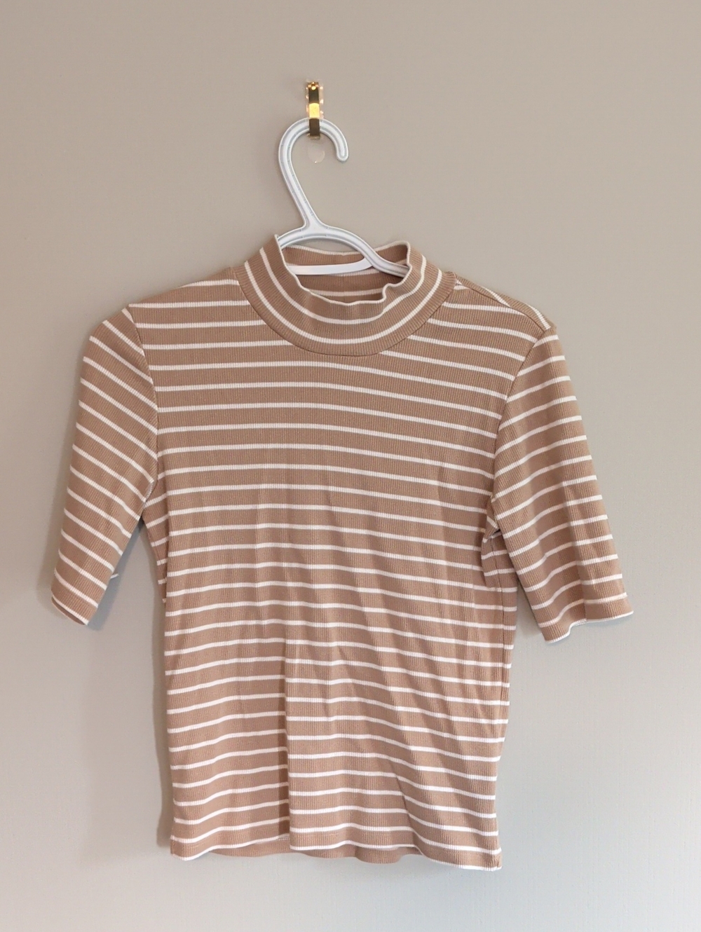 Denver Hayes Striped Mock Neck Short Sleeve Top in Beige and White